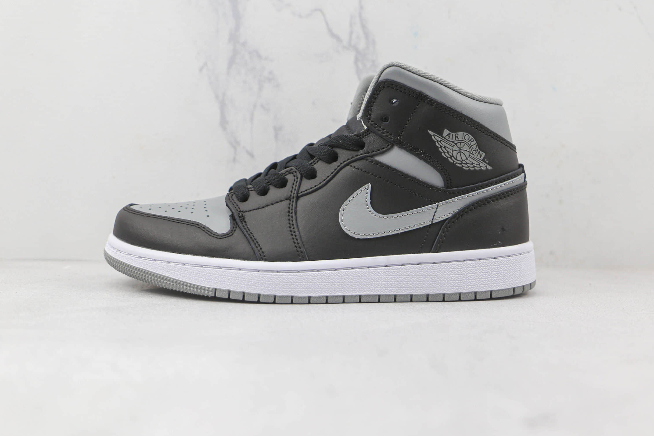 Air Jordan 1 Mid 'Shadow' BQ6472-007: Classic Style with Modern Twist