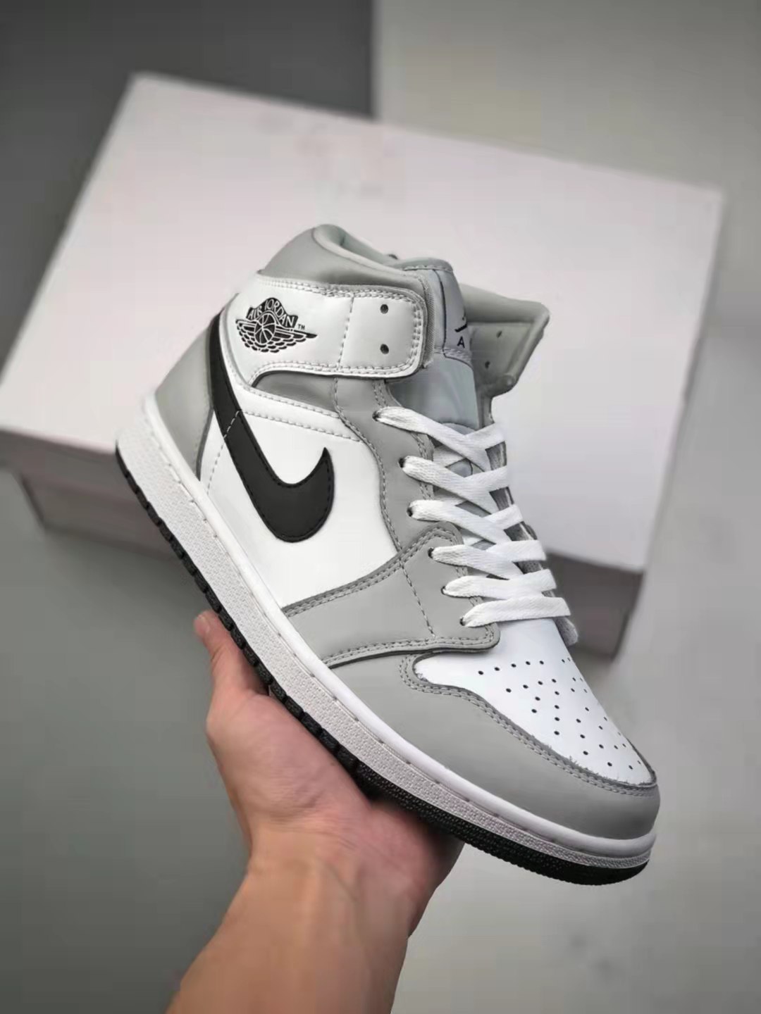 Air Jordan 1 Mid 'Grey Fog' BQ6472-015: Sleek and Stylish Sneakers